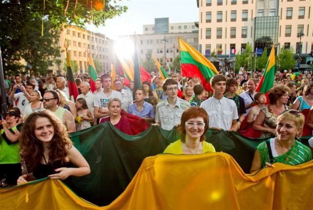 Renginio organizatorių nuotr./2014 metų Tautiškos giesmės aplink pasaulį dalyviai