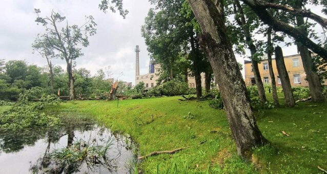 Viesulas nusiaubė Antanavo kaimą Kazlų Rūdos savivaldybėje