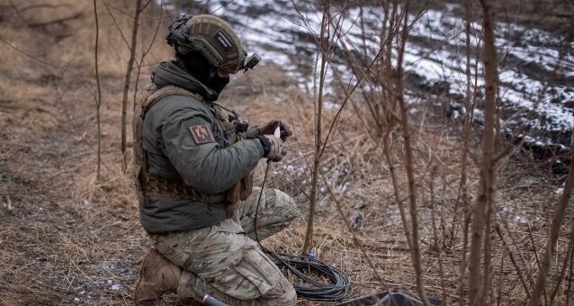 Ukrainos karys ruo&scaron;iausi naudoti &bdquo;Starlink&ldquo; terminalą / Stringer / REUTERS