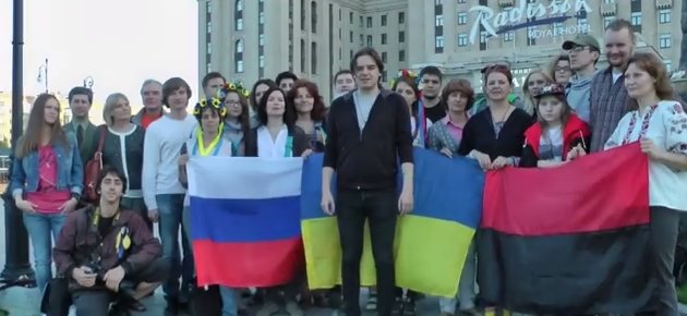 Youtube.com nuotr./Grupė maskviečių susirinko išreikšti paramą Ukrainai