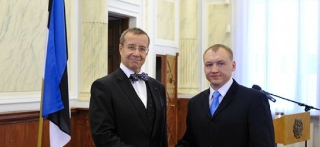 Estijos prezidentūros nuotr./Estonas Kohveras su Estijos prezidentu