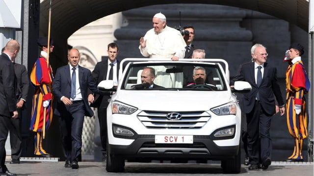 Popiežius Pranciškus ir jo automobilis „Hyundai Santa Fe“