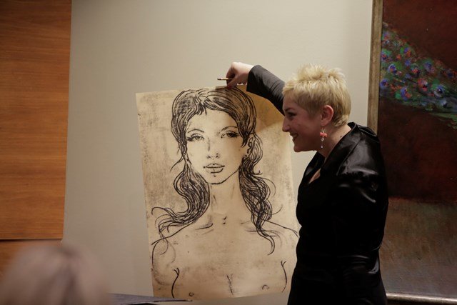 „INK agency“ nuotr./Editos Suchockytės pieštas laimingos moters portretas 
