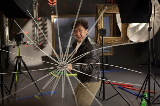 Garsų pasaulio įrašų nuotr./Jackie Chanas filme „Operacija: Zodiakas“