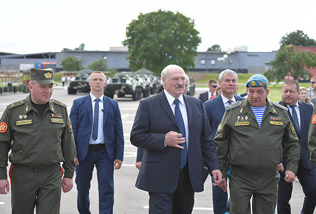 A.Lukašenka lankosi Vitebsko 103-iojoje oro desanto brigadoje / news.sb.by nuotr.