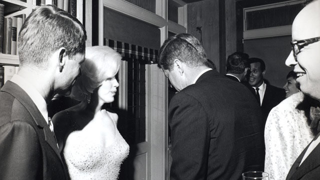wikimedia.org nuotr./Johnas F. Kennedy ir Marilyn Monroe, 1962 m.