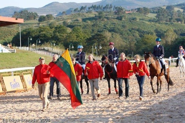 V.Martinavičiaus asm. arch. nuotr./Lietuvos ištvermės jojimo jaunimo rinktinė Ispanijoje 2008 m. 