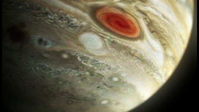 NASA nuotr./Raudonoji Jupiterio dėmė