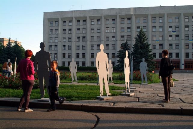 VU nuotr./Instaliacija Poltavoje, Ukrainoje, siekianti atkreipti dėmesį į prekybą žmonėmis