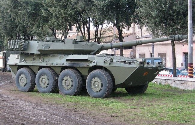 „B1 Centauro“ nėra tankas, nes naudoja ratinę važiuoklę ©Causa83 | commons.wikimedia.org