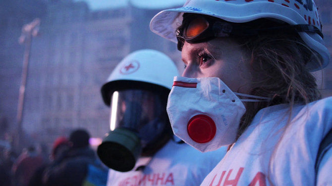 Kadras iš filmo/„Euromaidanas. Juodraštis“