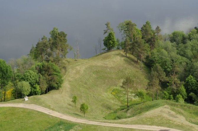 Šakių TIC nuotr./Bevardis piliakalnis