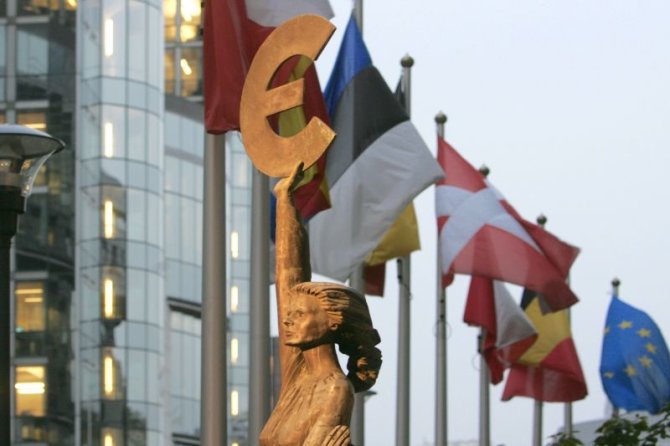 Kęstučio Vanago/BFL nuotr./Statula prie Europos parlamento Briuselyje