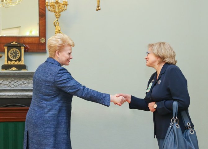 Prezidentūros nuotr./Dalia Grybauskaitė ir Elvyra Baltutytė