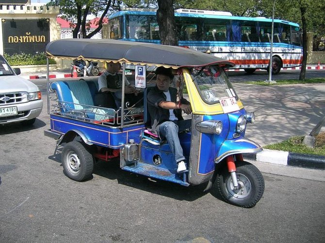 wikimedia.org nuotr./Motorinė rikša, kitaip dar vadinama „tuktuku“