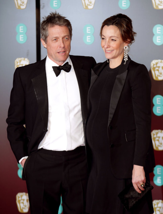 „Scanpix“/„PA Wire“/„Press Association Images“ nuotr./Hugh Grantas ir Anna Eberstein per BAFTA apdovanojimus vasarį