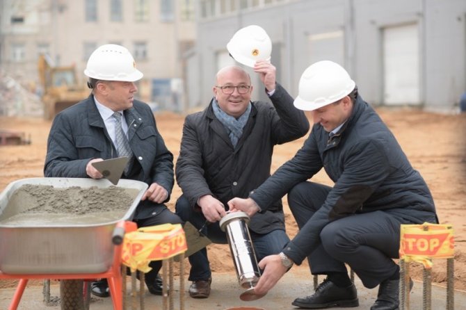 Bendrovės nuotr./Kaunakiemio gatvėje buvo įkasta istorinė laiko kapsulė