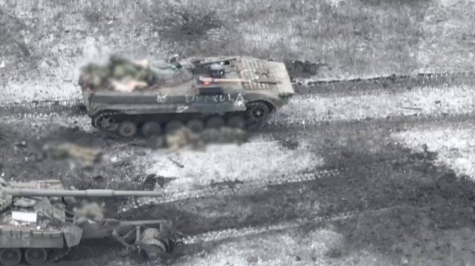 Stop kadras iš video/Prie Vuhledaro atakuoti rusų tankai