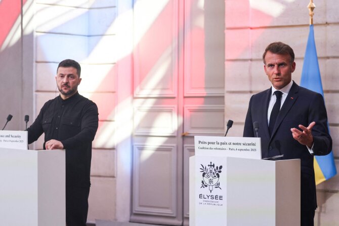 Volodymyras Zelenskis ir Emmanuelis Macronas / AFP