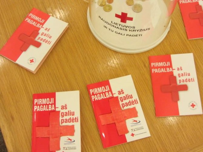 facebook.com nuotrauka/Raudonojo Kryžiaus leidiniai apie pirmosios pagalbos suteikimą