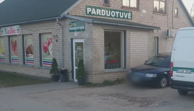 Klaipėdos apskrities VPK nuotr./Plungės rajone, Stanelių kaime, keturi kaukėti ir ginkluoti vyrai apiplėšė parduotuvę. Nusikaltėliai toli nepaspruko ir buvo sulaikyti Vėžaičiuose. 