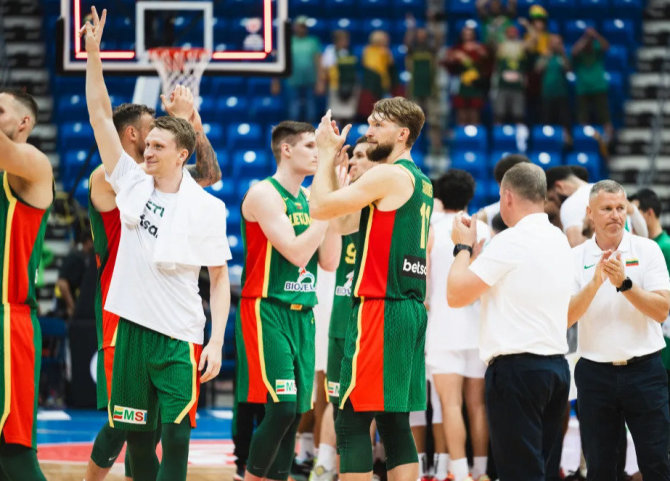 FIBA nuotr./Lietuvos krepšinio rinktinės lyderiai: Marius Grigonis, Domantas Sabonis