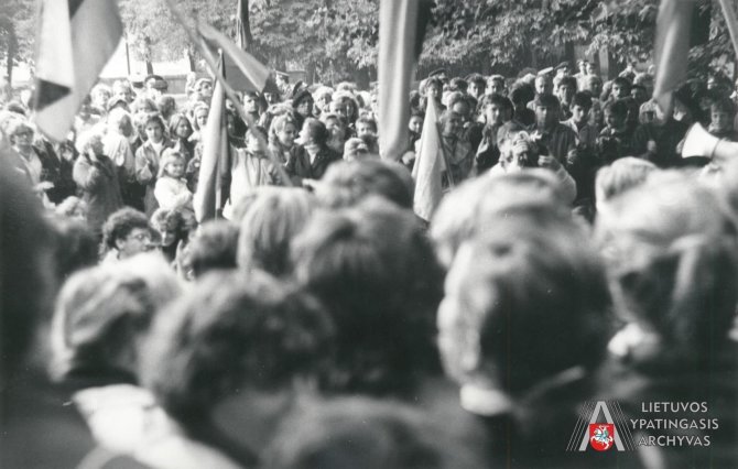 Lietuvos ypatingojo archyvo nuotr./Lietuvos laisvės lygos 1988 m. rugsėjo 28 d. mitingas. Vilnius, Gedimino (dabar – Katedros) aikštė.
