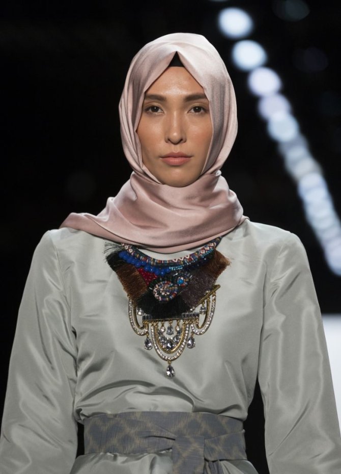 „Scanpix“/„Sipa USA“ nuotr./Hidžabai – ant Niujorko mados savaitė podiumo