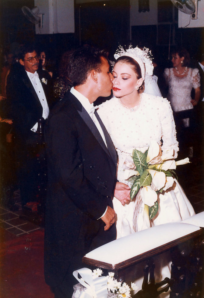 AOP nuotr./Sofia Vergara ir pirmasis jos vyras Jose Luisas Gonzalezas (1991 m.)