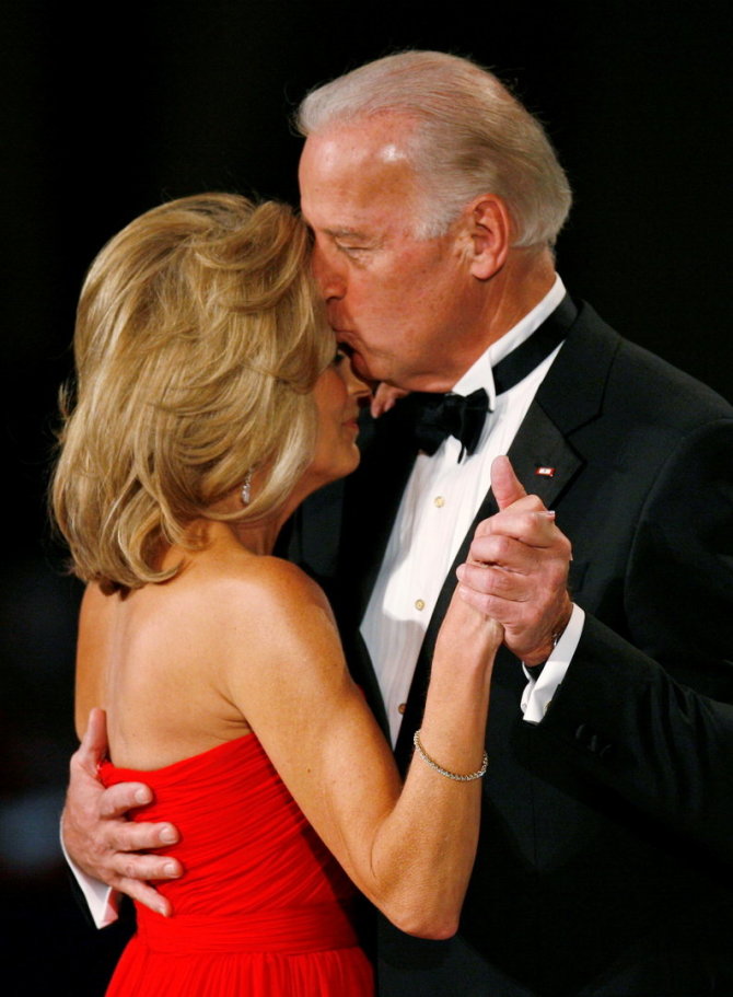 „Scanpix“ nuotr./Jill Biden ir Joe Bidenas