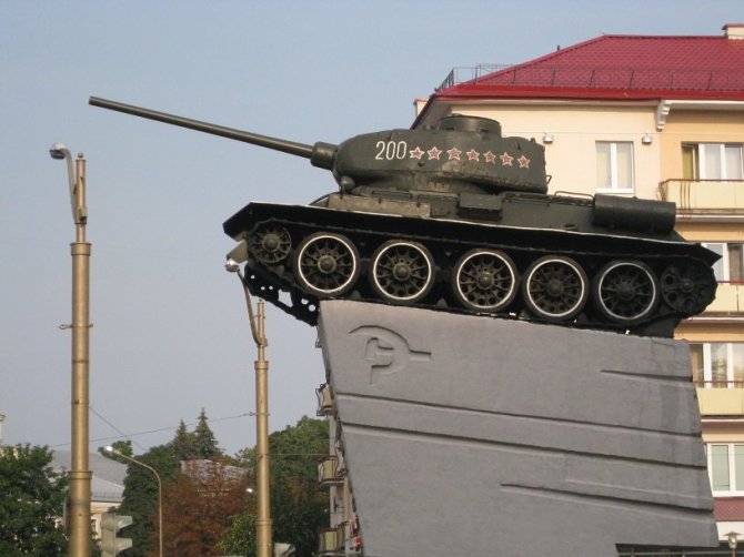 Asmeninės nuotr./Sovietų tankas, simbolizuojantis Gardino išvadavimą