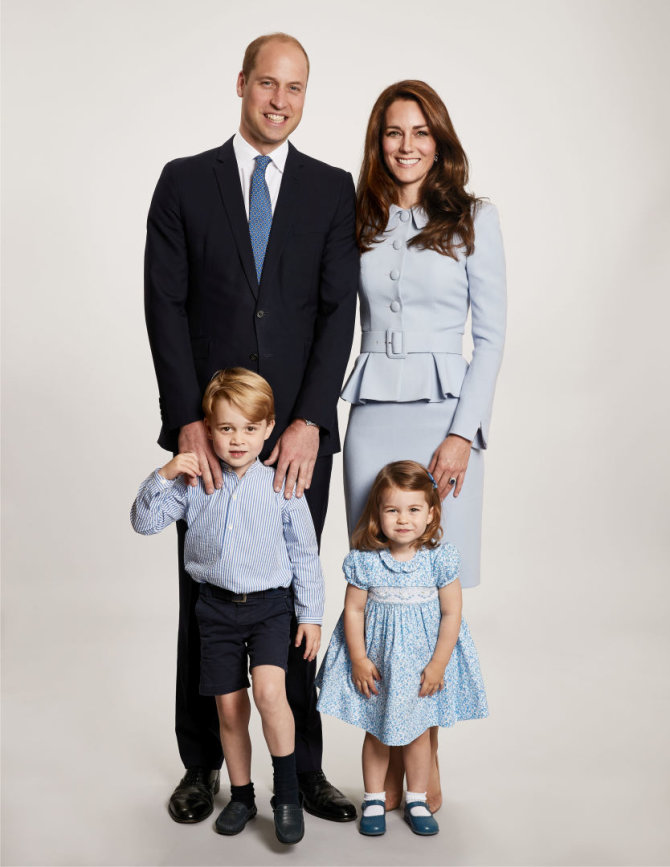 „Reuters“/„Scanpix“ nuotr./Princas Williamas ir Kembridžo hercogienė Catherine su vaikais Charlotte ir George'u