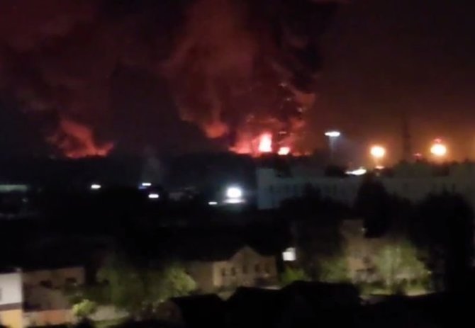 Kadras iš vaizdo įrašo/Pskove dega aerodromas