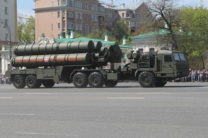 wikipedia.com nuotr./S-400 „Triumf“ priešlėktuvinė raketinė sistema