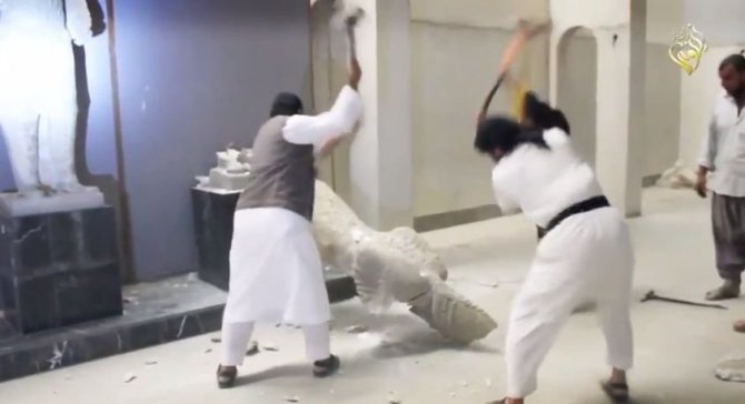 Nuotr. iš „YouTube“/IS džihadistai naikina istorines skulptūras
