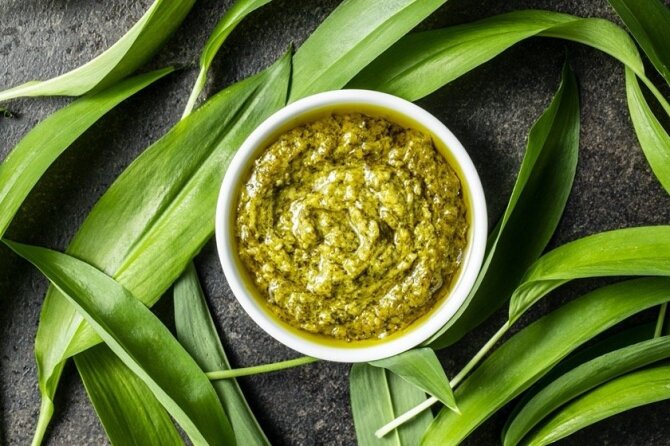 Vida Press nuotr./Meškinių česnakų pesto