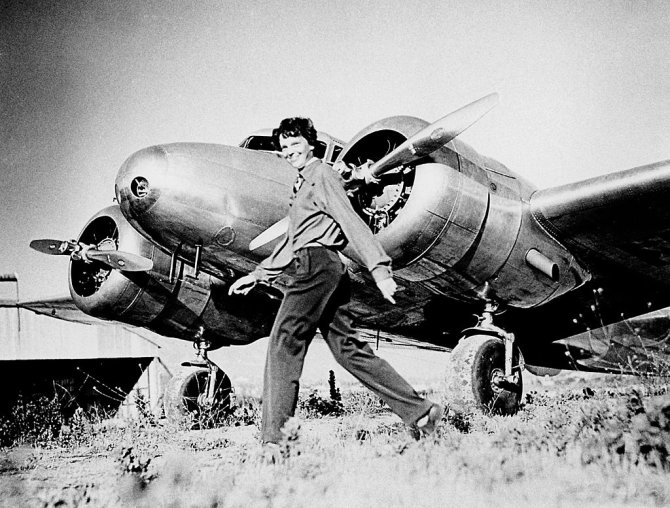 wikimedia.org nuotr./Amelia Mary Earhart, 1937 m.
