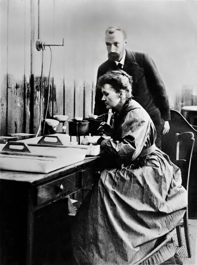 Vida Press nuotr./Pierre'as Curie ir jo žmona Marie Curie