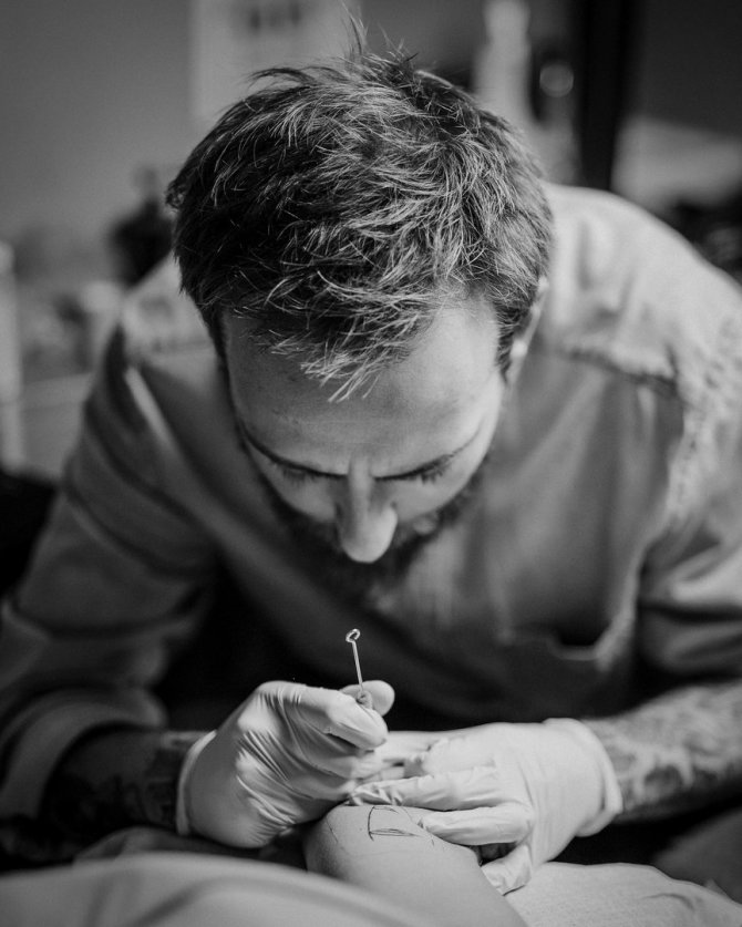„Angis tattoo“ nuotr./Tatuiruočių meistras „Juodi dygsniai“, Gediminas Zubas