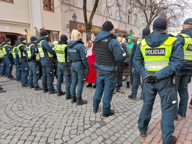 15min nuotr./Policijos pareigūnai Pilies gatvėje