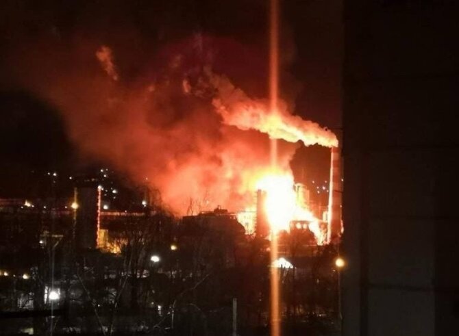 Kadras iš vaizdo įrašo/Gaisras Tuapsės naftos perdirbimo gamykloje