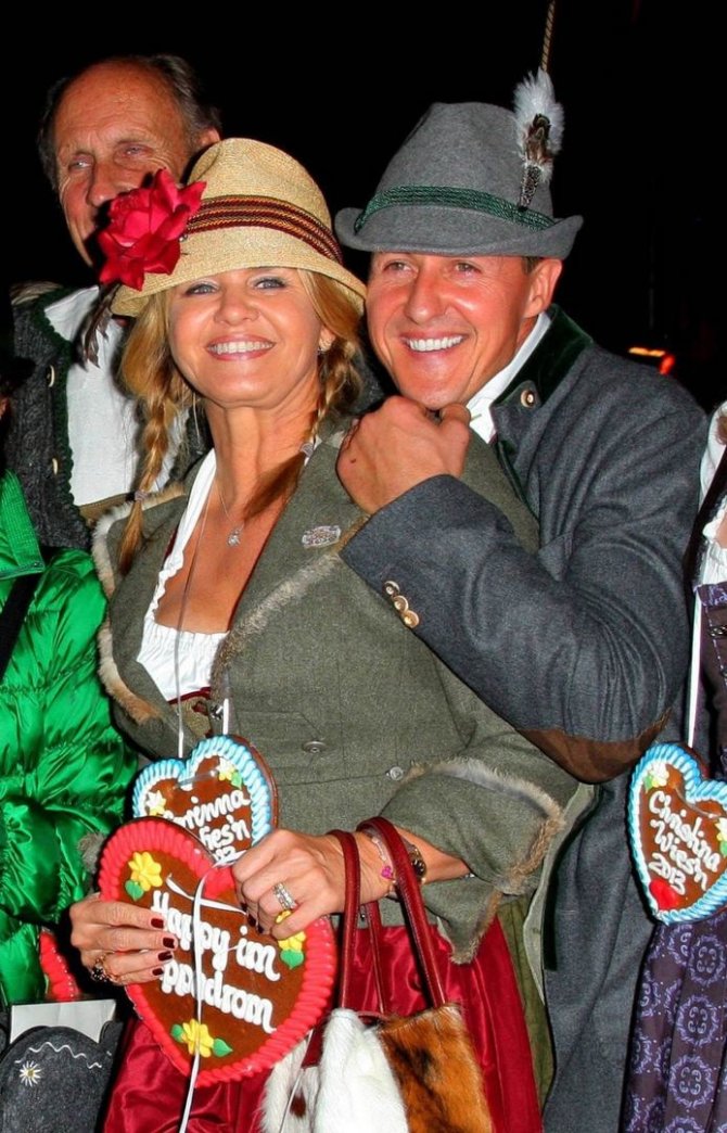 „Scanpix“/„Sipa Press“ nuotr./Michaelis Schumacheris su žmona Corinna 2013-ųjų spalį