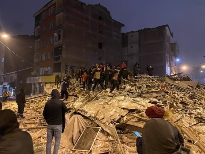 ZUMAPRESS / Scanpix nuotr./Turkiją sukrėtė žemės drebėjimas