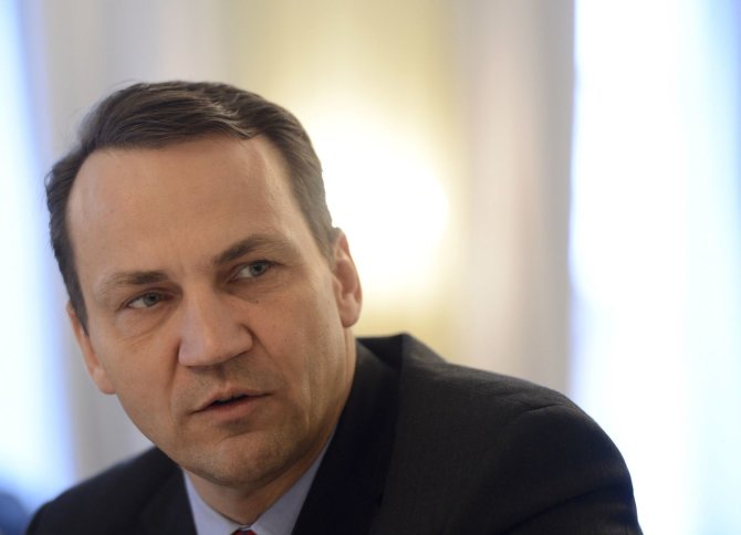 AFP/„Scanpix“ nuotr./Lenkijos užsienio reikalų ministras Radoslawas Sikorskis