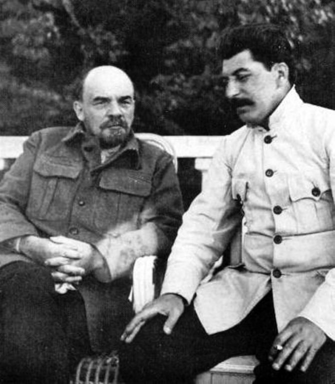 Wikipedia.org nuotr./Vladimiras Leninas ir Josifas Stalinas (1922 m.)