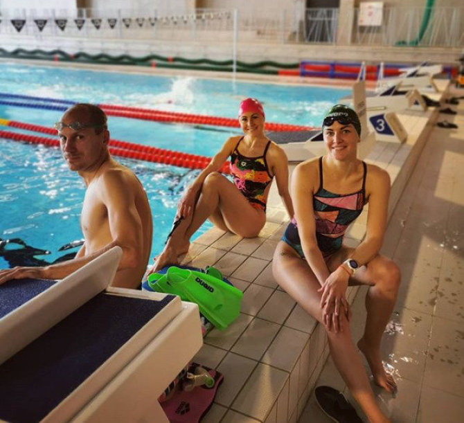 Asmeninio albumo nuotr./Ieva Serapinaitė (dešinėje), Laura Asadauskaitė Zedneprovskienė ir Justinas Kinderis – vėl plaukimo pratybose.