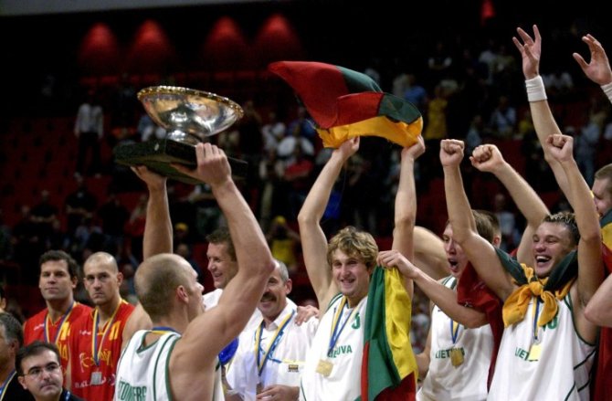 „Scanpix“ nuotr./Lietuvos krepšinio rinktinės triumfas 2003 m. Europos čempionate