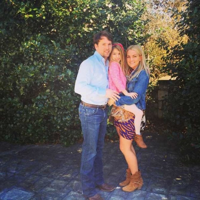 „Instagram“ nuotr./Jamie Lynn Spears su vyru Jamie Watsonu ir dukra Maddie