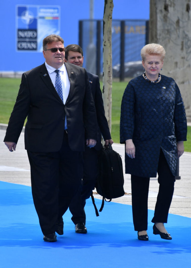 AFP/„Scanpix“ nuotr./Dalia Grybauskaitė ir Linas Linkevičius Briuselyje