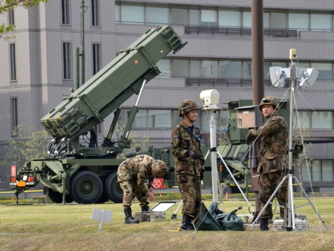 AFP/Scanpix nuotr./Tokijas rengiasi galimam Šiaurės Korėjos raketų paleidimui. 